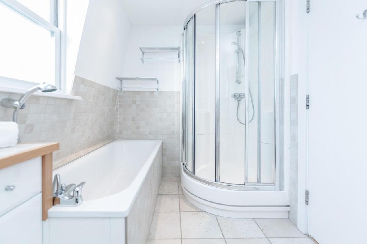 Beautiful 1 Bedroom Apartment In Victoria London Exterior foto