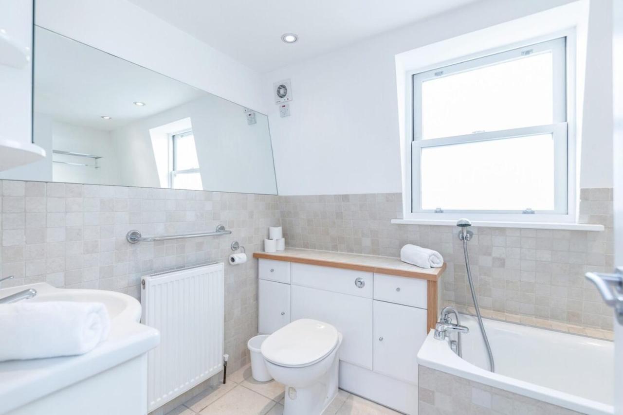 Beautiful 1 Bedroom Apartment In Victoria London Exterior foto